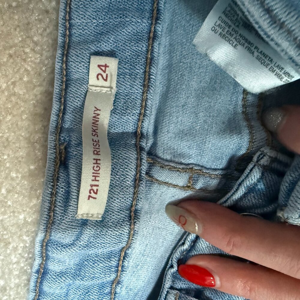 Levi's High Rise Skinny Jeans - Picture 7 of 8